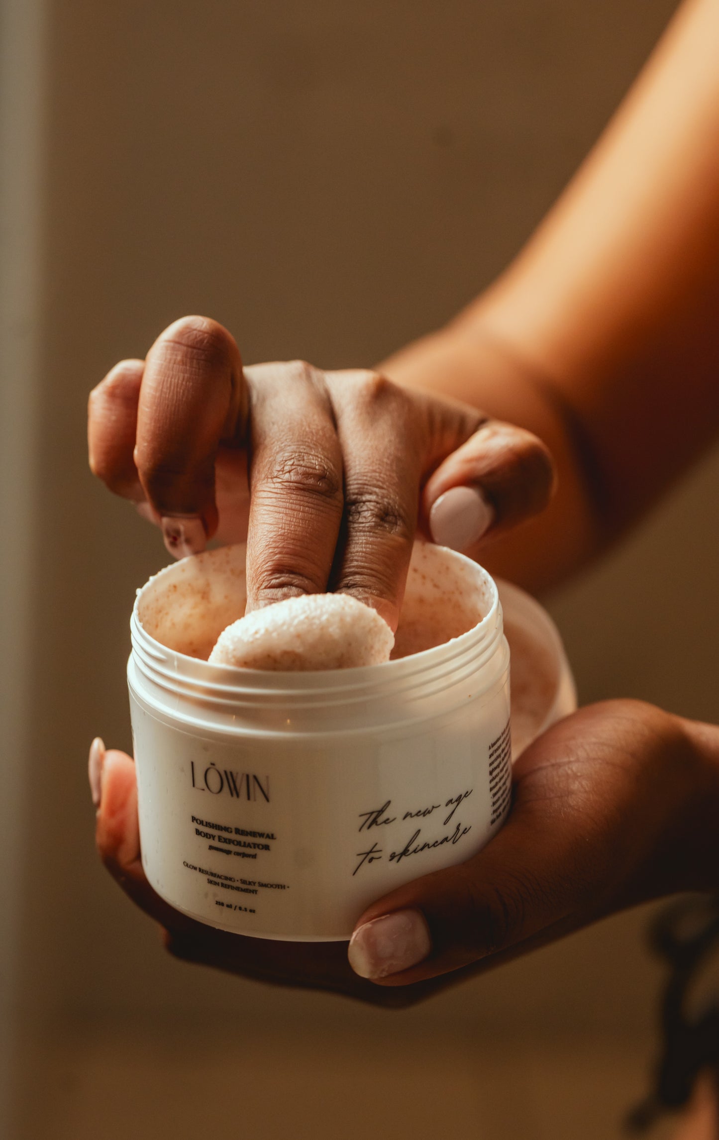 Polishing Renewal Body Exfoliator – Gentle Exfoliation with Shea Butter & Safflower Oil